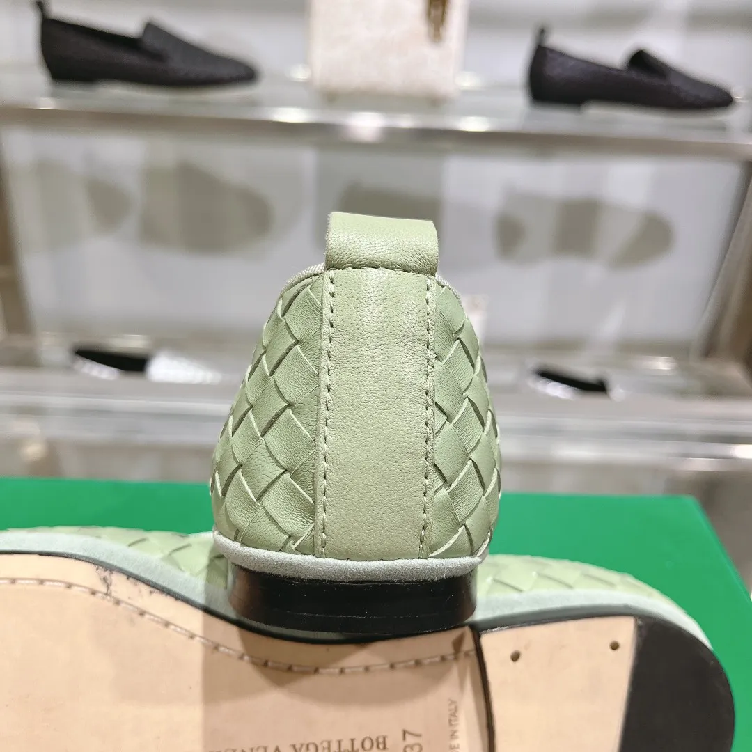 [BV] Top P: 760💰Size for couples: 35-44 (Female 40.41. Male 38 45. Customized and non-returnable) (Bottega Veneta) Genuine leather outsole classic woven beanie shoes, set of feet and heels for two wears Blessed are the little feet👣👣Comfortable casual shoes that can be worn all year round, made of imported first-layer sheepskin➕fine-quality sheepskin leather, imported sheepskin lining, luxury genuine leather outsole [rose][rose], Bottega Veneta is an Italian luxury brand. Made using traditional Italian leather craftsmanship. .
